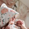 Vertbaudet Baby Kapuzenbadetuch „Rosentraum“ Oeko-Tex