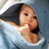 Vertbaudet Baby Kapuzenbadetuch & Waschhandschuh „Kleiner Dino“ Oeko-Tex