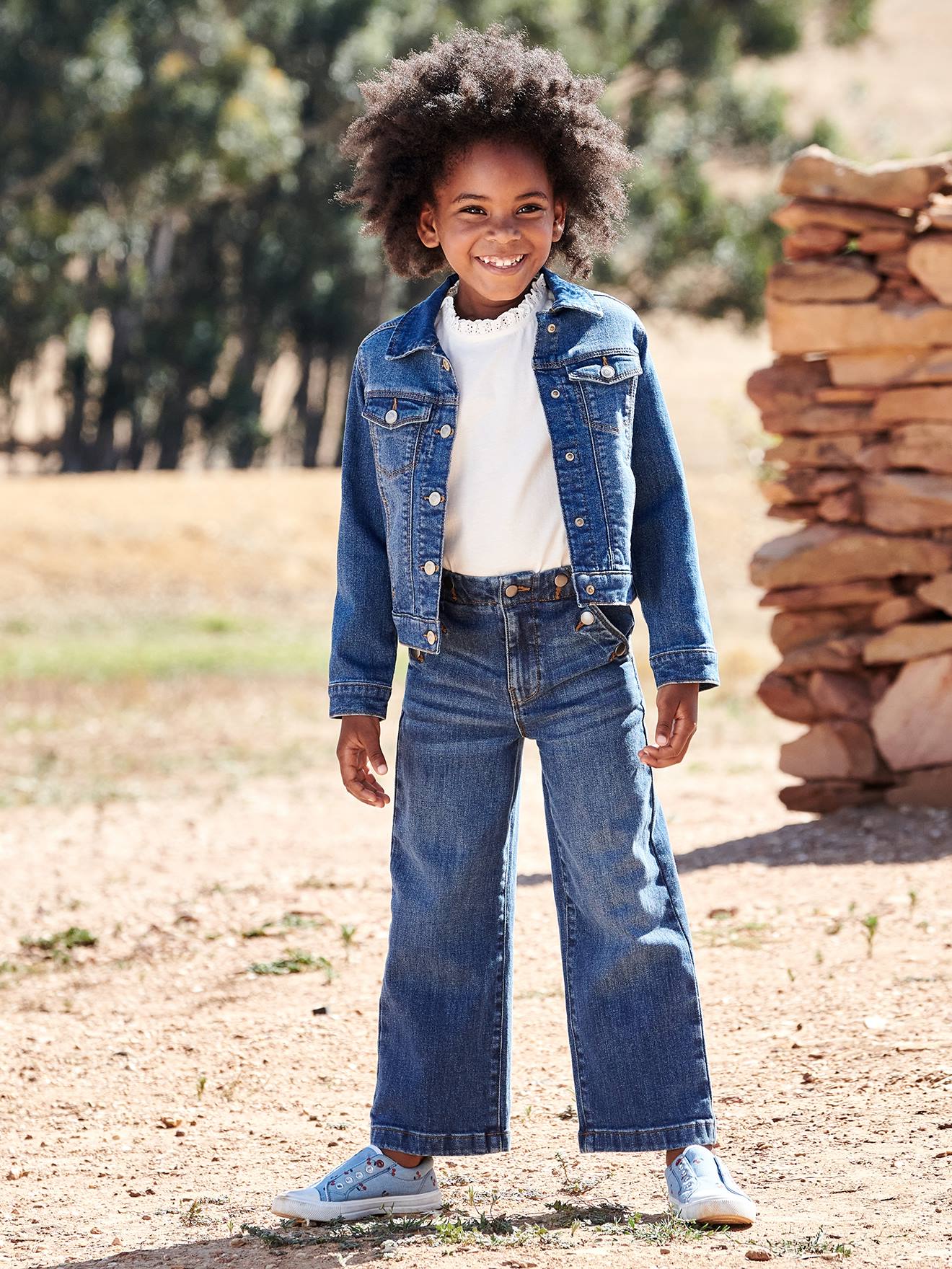 Vertbaudet Weite Mädchen Jeans mit Zierknöpfen