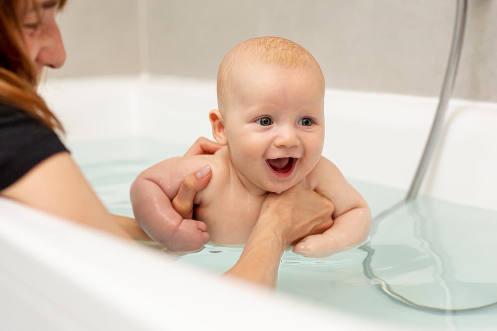 Sicher wickeln, baden und pflegen